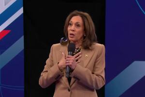 Kamala Harris habla del sistema migratorio de Estados Unidos en un foro de latinos