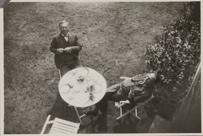 Kandinsky con Paul Klee en Dessau, en 1930