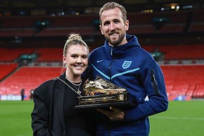 Kane llega al Mundial 2026 de la mejor manera: ganó su segunda Bota de Oro y su matrimonio está en un gran momento
