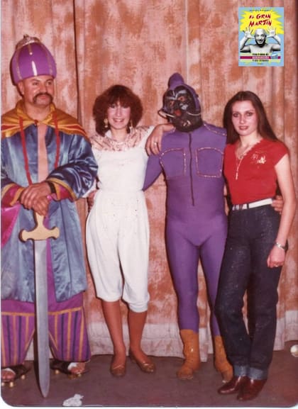 Kanghai el Mongol, el Rey de las Galaxias y dos bailarinas de El Pibe 10