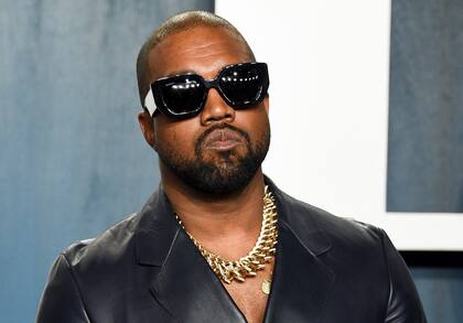 Kanye West perdió contratos multimillonarios por alabar a Hitler y rapear consignas antisemitas, algo que se repite en su nueva canción "Vultures"