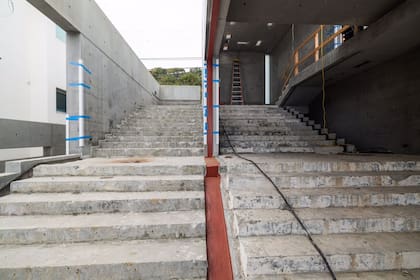 En los planes de West estaba reemplazar las escaleras por un tobogn