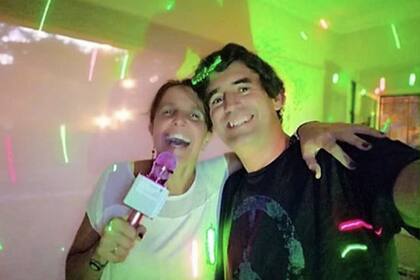 Karaoke en casa y compartido gracias a la tecnología: una manera de sentirse acompañados en tiempos de cuarentena