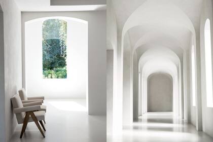 Kardashian describió la vivienda como un “monasterio minimalista”, y esa magistral simplicidad puede atribuirse al propio rapero, quien trabajó junto al reconocido diseñador de interiores Axel Vervoordt durante el proceso de renovación