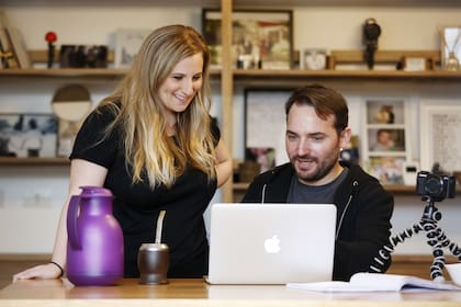 Karen Barg y Lucas Merayo usan la misma contraseña en el celular y tienen sus redes logueadas en sus dispositivos