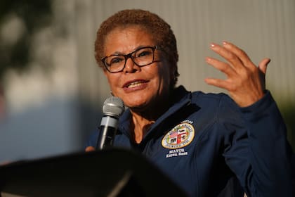 Karen Bass, alcaldesa de Los Ángeles (AP foto/Eric Thayer)