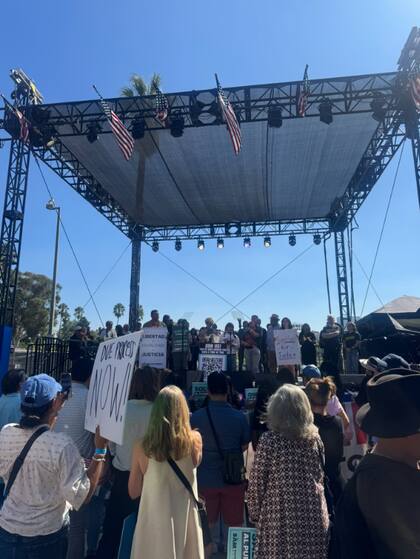 Karen Bass mostró su apoyo al proyecto organizado por Save American Movement