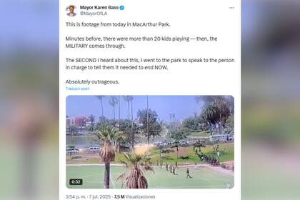 Karen Bass se presentó en medio de una redada del ICE en Los Ángeles