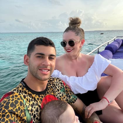 Karen Cavaller es la pareja del defensor Cristian "Cuti" Romero. Se conocieron en 2018, se casaron dos años después y en 2021 nació su primer hijo, Valentino. Viven en Inglaterra, ya que él es figura del Tottenham. A la distancia, Karen terminó sus estudios y se graduó como Licenciada en Recursos Humanos. Muy discreta, tiene sus redes sociales cerradas, sólo para autorizados