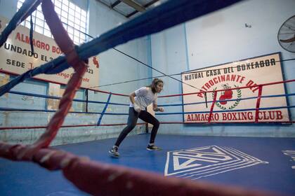 Karen entrena arriba del ring