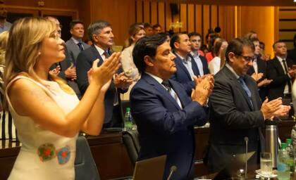 Karen Fiege junto al jefe del oficialismo misionero, Carlos Rovira