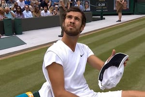 El reverso de una gorrita recordó el estricto código de vestimenta de Wimbledon