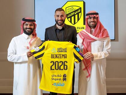 Karim Benzema tras firmar con el Al-Ittihad