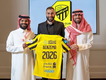 Karim Benzema tras firmar con el Al-Ittihad: caras sonrientes