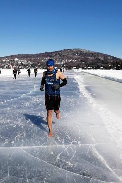 Karim El Hayani sobre el hielo durante la media maratón, en Quebec.