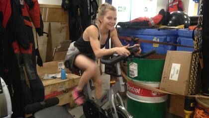 Karin hace todos los días una hora de bicicleta