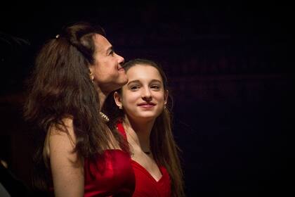 Karin Lechner y Natasha Binder, madre e hija, darán un concierto juntas acompañadas por imágenes del exitoso film La calle de los pianistas