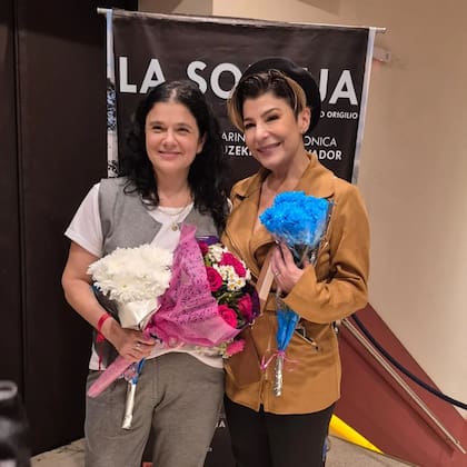 Karina Buzeki le contó a su amiga Carolina Papaleo sobre su proyecto teatral y ella no solo la alentó a hacerlo, sino que también es la directora de la obra