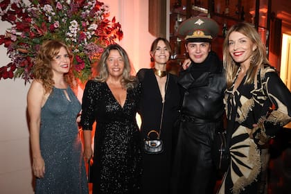 Karina El Azem, María Claudia Pedrayes, Danu Galito, Santiago Artemis y Anita Bereciartúa.