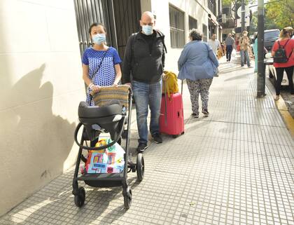 Karina Gao junto a su pareja vuelven a casa con nuevo integrante