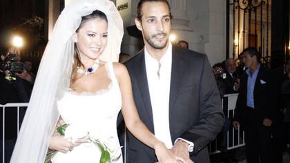 Karina Jelinek y Leonardo Fariña, en su casamiento en 2013