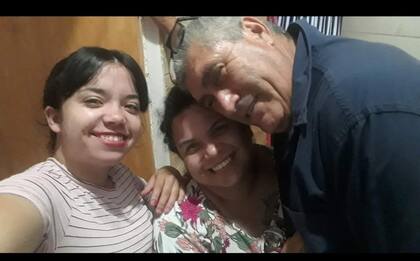 Karina junto a su marido, Edgardo, y a su hija, Estefanía.