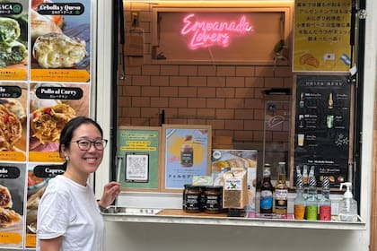 Karina Kato con su foodtrack Che Empanada, un emprendimiento que también se destaca con la venta online