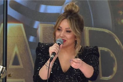 La cantante se defendió de los comentarios que los participantes del Cantando 2020 lanzaron sobre sus devoluciones