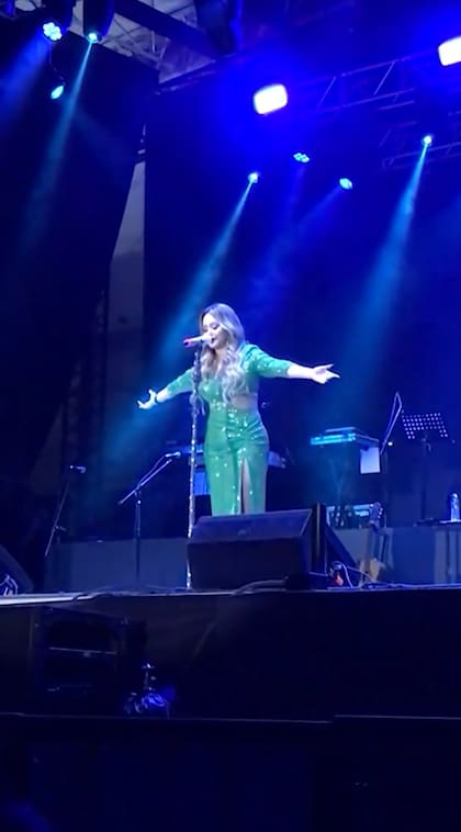 Karina La Princesita detuvo su presentación en Córdoba y confrontó a los técnicos tras la reproducción de una pista equivocada