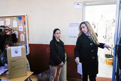 Karina Milei al salir del cuarto oscuro