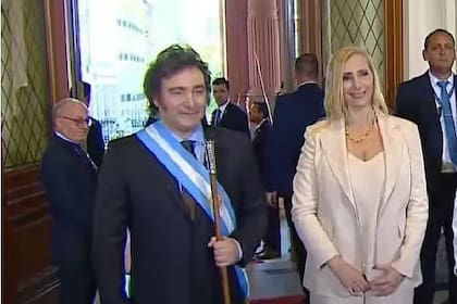 Karina Milei con el traje de lino de Amelia, el día de la asunción presidencial