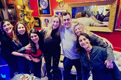 Karina Milei, con la legisladora porteña Pilar Ramírez y el secretario de Cultura, Leonardo Cifelli