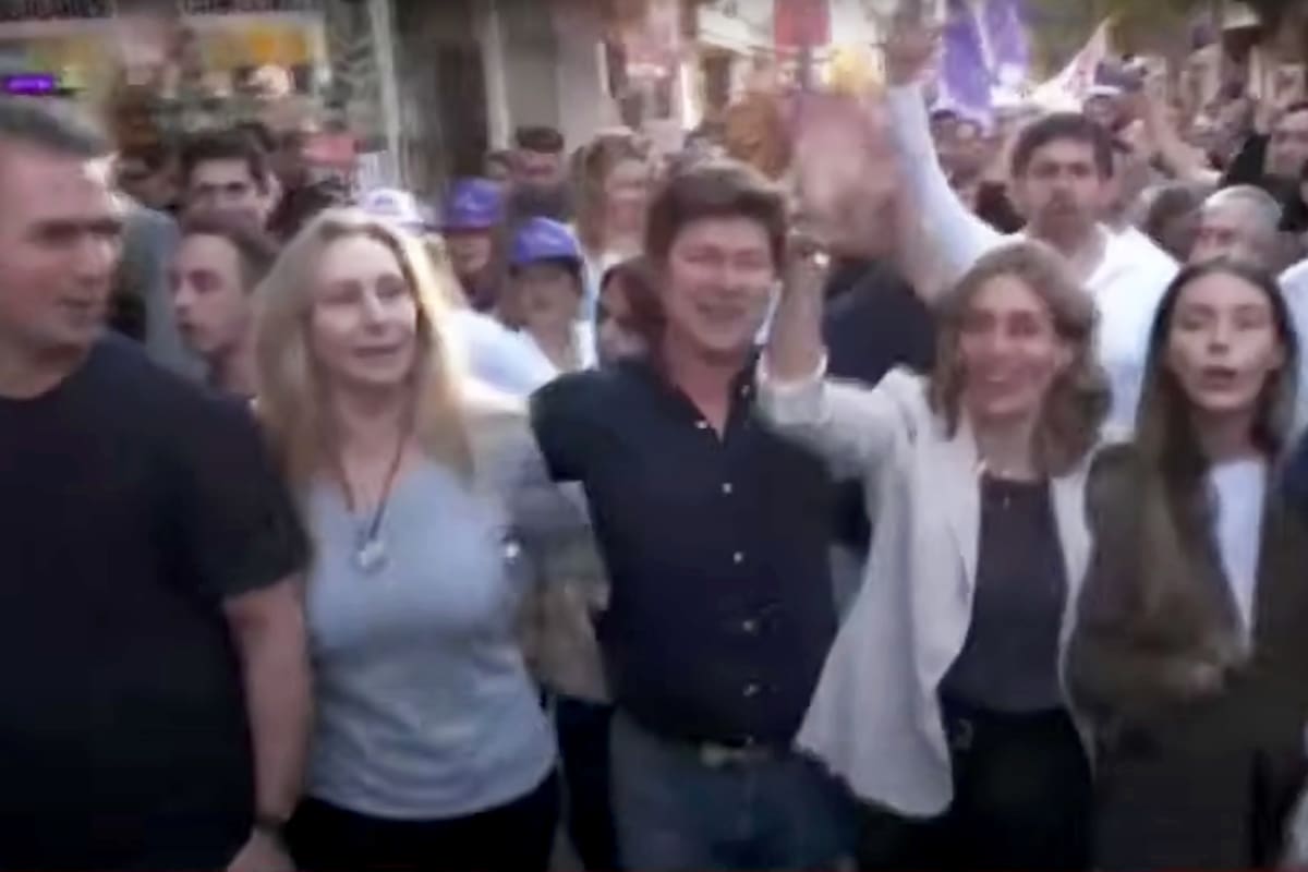 Accidentado cierre de campaña en Corrientes: Karina Milei se retiró en medio de incidentes entre militantes de LLA y facciones del peronismo local