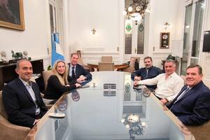 Karina Milei, hace casi un mes, cuando recibió a Santilli, Ritondo y Montenegro, con Lule Menem y Pareja