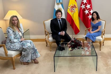 Karina Milei, Javier Milei e Isabel Díaz Ayuso, en Madrid
