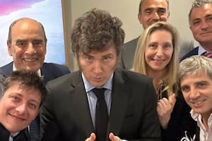 Karina Milei, Javier Milei, Luis Caputo, Santiago Caputo, Sebastián Pareja y Guillermo Francos