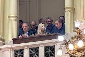 Karina Milei, Adorni y Santilli llegaron al Senado y Villarruel les dio la bienvenida