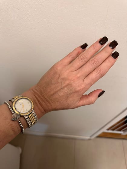 Karina Milei se tomó una foto para mostrar que el reloj que usa no es un Rolex