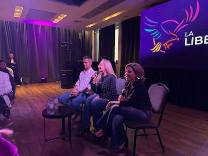 Karina Milei viajó a Rosario para presentar sus candidatos; estuvo escoltada por Martín Menem y Romina Diez