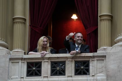 Karina Milei y el vocero Manuel Adorni, cuando el gobierno todavía creía que podía contar con la megaley