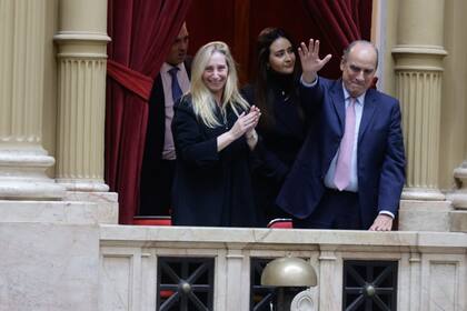Karina Milei y Guillermo Francos durante la sesión en la Cámara de Diputados por la Ley Bases
