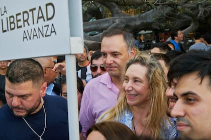 Karina Milei y Manuel Adorni durante el acto de afiliación a La Libertad Avanza de este sábado