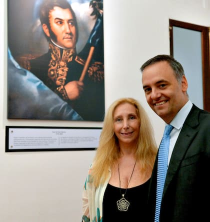 Karina Milei y Manuel Adorni, en el salón de los próceres, en la Casa Rosada