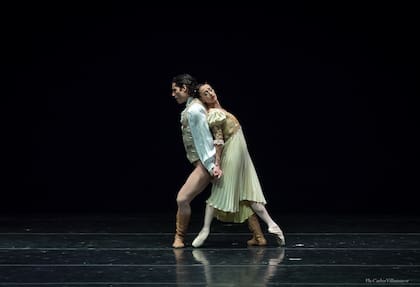 Karina Olmedo interpretó con su pareja artística y de la vida, el bailarín del Teatro Colón Nahuel Prozzi, la obra "Cuentos de Chopin", con coreografía de Iñaki Urlezaga