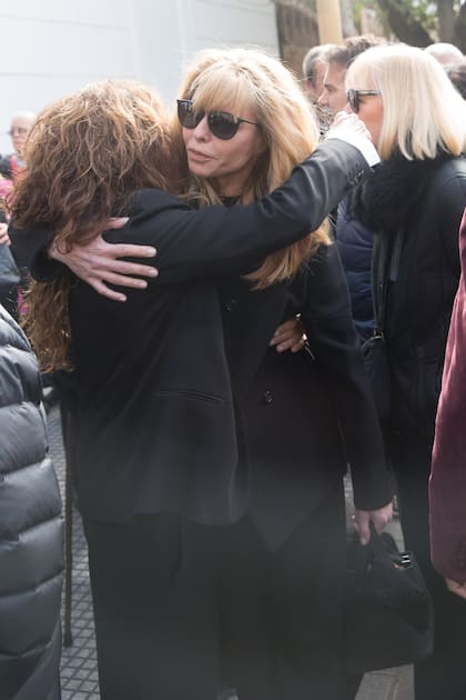 Karina Rabolini, íntima de Mary Vigil. Se conocen desde hace veinte años y comparten un grupo de amigas denominado las ex models junto a Tere Garbesi, Teresa Frías, Grace Masanes y Mariana Arias, entre otras.