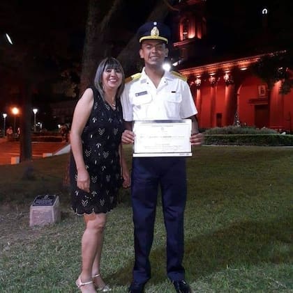 Otros tiempos más felices: Cristian Ortega junto a su mamá (Fuente: Facebook de Cristina Ortega)