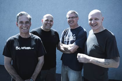 Karl Alvarez, Bill Stevenson, Milo Aukerman y Stephen Egerton, la formación actual y sorprendentemente activa.