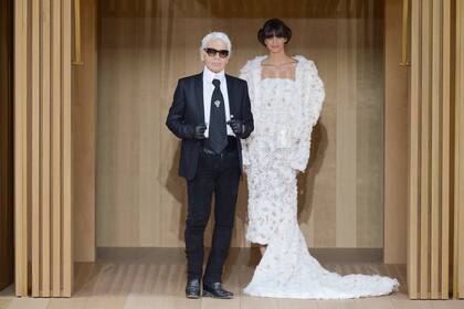 Karl Lagerfeld, el reconocido diseñador de modas que fue homenajeado en esta MET Gala (Archivo)