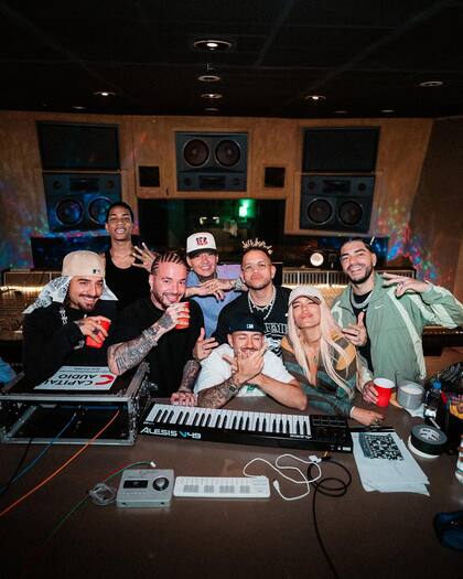 Karol G junto a J Balvin, Maluma, Feid, Ryan Castro y Blessd, los otros artistas que formaron parte de la nueva canción de "La bichota" colombiana