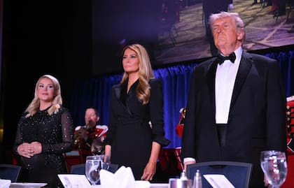 Karoline Leavitt y Donald Trump en el hotel Hilton de Washington